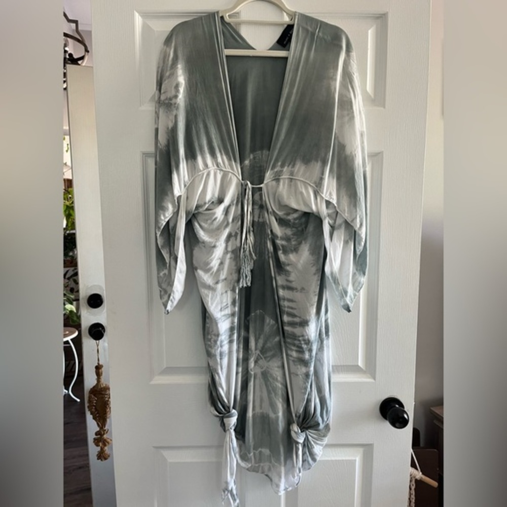 Mimi & Dottie Grey & White‎ Tie Dyed Kimono Dress Size Medium